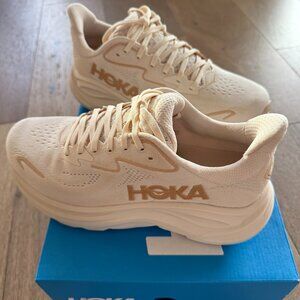 NEW HOKA Clifton 10, Size 8 in Vanilla/Birch